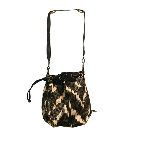 Lucky Brand Womens Bali Hai Sling Fabric Purse Black/White Geometric Pattern - Picture 3 of 14